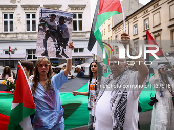 People attend solidarity with Palestine demonstration in front of the Jewish Community Center (JCC) in Kazimierz, the Jewish historic distri...