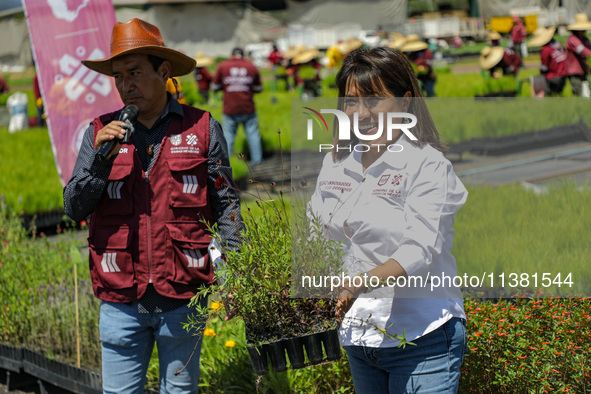 Engineer Columba Lopez Gutierrez, Director of Natural Resources and Rural Development (CORENADR), is giving the starting signal for the ''Gr...