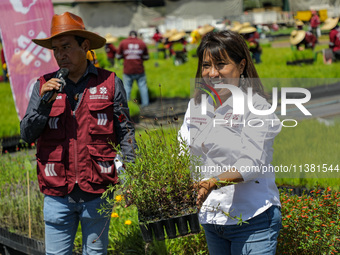 Engineer Columba Lopez Gutierrez, Director of Natural Resources and Rural Development (CORENADR), is giving the starting signal for the ''Gr...