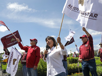 Engineer Columba Lopez Gutierrez, Director of Natural Resources and Rural Development (CORENADR), is giving the starting signal for the ''Gr...