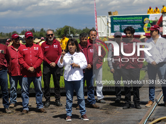 Engineer Columba Lopez Gutierrez, Director of Natural Resources and Rural Development (CORENADR), is giving the starting signal for the ''Gr...