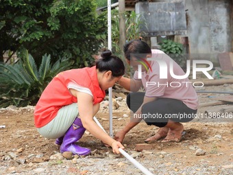 Volunteers are setting up tents for disaster-hit villagers in Si 'an village, Rongan county, Liuzhou city, South China's Guangxi Zhuang Auto...