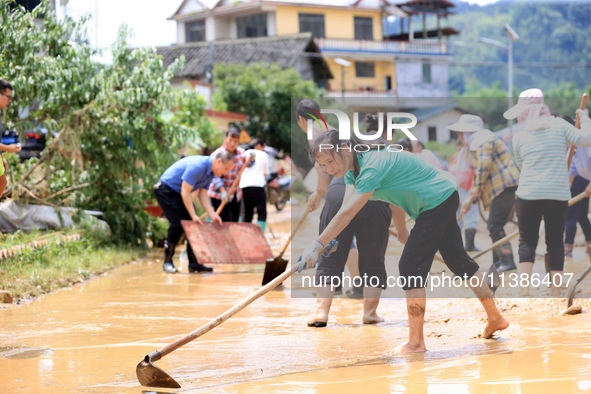 Villagers are cleaning up silt in Si 'an village, Rongan county, Liuzhou city, South China's Guangxi Zhuang Autonomous region, in Liuzhou, C...