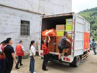 Volunteers are bringing emergency supplies to villagers in Si 'an village, Rongan County, Liuzhou city, South China's Guangxi Zhuang Autonom...