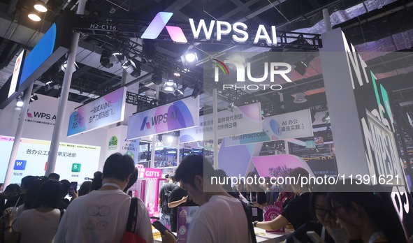 Visitors are visiting the WPS AI 2.0 version launched by Kingsoft Office at the 2024 World Artificial Intelligence Conference in Shanghai, C...