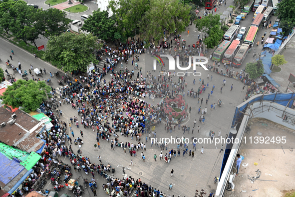 Students and job aspirants are blocking the Gulisthan intersection during a protest demanding the reinstatement of the Bangladesh government...