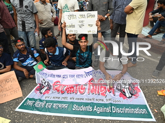 Students and job aspirants are blocking the Gulisthan intersection during a protest demanding the reinstatement of the Bangladesh government...