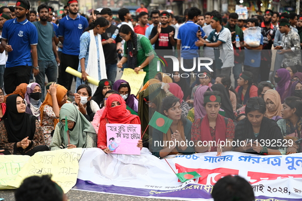 Students and job aspirants are blocking the Gulisthan intersection during a protest demanding the reinstatement of the Bangladesh government...