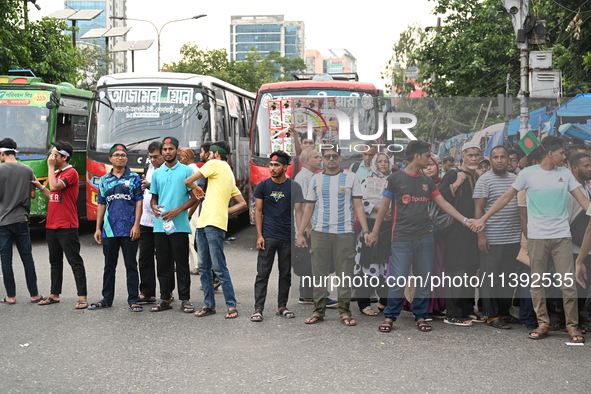 Students and job aspirants are blocking the Gulisthan intersection during a protest demanding the reinstatement of the Bangladesh government...