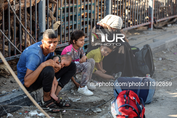 Displaced Palestinians are fleeing from the Al-Rimal neighborhood and Al-Sabra in Gaza City and are walking along Salah al-Din Street as the...