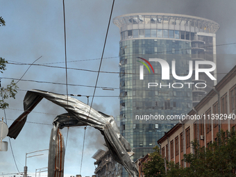 A piece of debris is hanging on the overhead line used by trolleybuses near the Lukianivska metro station during a Russian missile attack in...