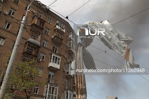 A piece of debris is hanging on the overhead line used by trolleybuses near the Lukianivska metro station during a Russian missile attack in...