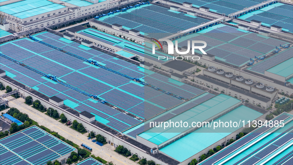 A corner of the rooftop distributed photovoltaic power generation project of Hengli (Nantong) Industrial Park is being shown in Tongzhou dis...