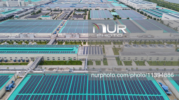 A corner of the rooftop distributed photovoltaic power generation project of Hengli (Nantong) Industrial Park is being shown in Tongzhou dis...