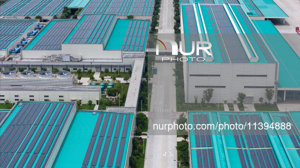 A corner of the rooftop distributed photovoltaic power generation project of Hengli (Nantong) Industrial Park is being shown in Tongzhou dis...