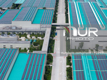 A corner of the rooftop distributed photovoltaic power generation project of Hengli (Nantong) Industrial Park is being shown in Tongzhou dis...