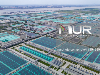 A corner of the rooftop distributed photovoltaic power generation project of Hengli (Nantong) Industrial Park is being shown in Tongzhou dis...