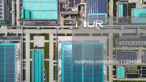 A corner of the rooftop distributed photovoltaic power generation project of Hengli (Nantong) Industrial Park is being shown in Tongzhou dis...