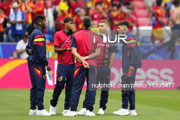 (L-R)  Nico Williams left winger of Spain and Athletic Club Bilbao, Lamine Yamal, Ferran Torres, Fermin Lopez and Pedri of Spain and FC Barc...