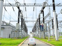 A 5G intelligent robot and operation and maintenance personnel are carrying out a special inspection of the power supply equipment in a 500-...