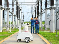 A 5G intelligent robot and operation and maintenance personnel are carrying out a special inspection of the power supply equipment in a 500-...