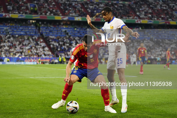 Dani Vivian centre-back of Spain and Athletic Club Bilbao and Bradley Barcola left winger of France and Paris Saint-Germain compete for the...