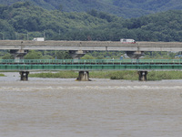 The floodwaters from the heavy rain last night are rising to the critical level, and the railway tracks are becoming visible at Ian-stream i...