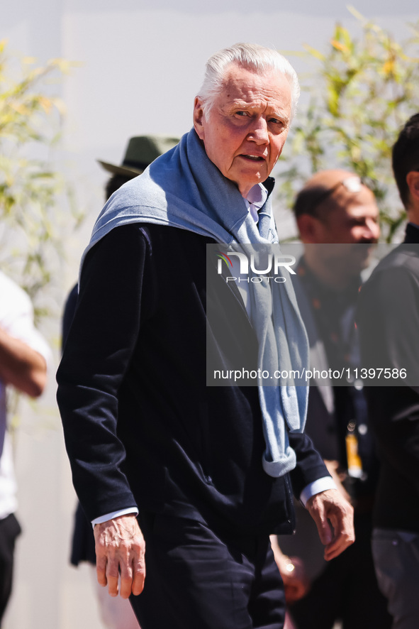 Jon Voight is arriving at the photocall of Megalopolis during the 77th Festival de Cannes in Cannes, France, on May 17, 2024 