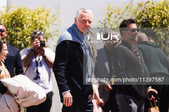 Jon Voight is arriving at the photocall of Megalopolis during the 77th Festival de Cannes in Cannes, France, on May 17, 2024 