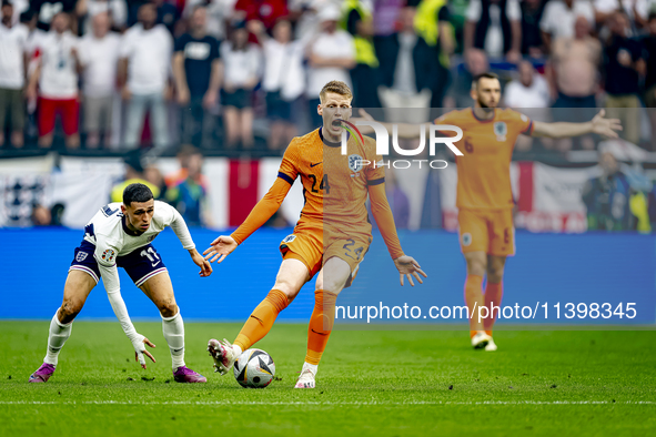 England midfielder Phil Foden and Netherlands midfielder Jerdy Schouten are playing during the match between Netherlands and England at the...