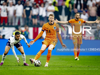 England midfielder Phil Foden and Netherlands midfielder Jerdy Schouten are playing during the match between Netherlands and England at the...