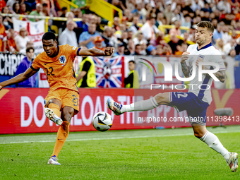 Netherlands defender Denzel Dumfries and England defender Kieran Trippier are playing during the match between the Netherlands and England (...