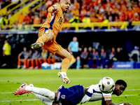 Netherlands forward Donyell Malen is playing against England defender Marc Guehi during the match between the Netherlands and England at the...