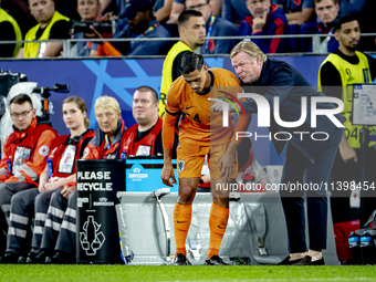 Netherlands midfielder Tijjani Reijnders and Netherlands trainer Ronald Koeman are playing during the match between the Netherlands and Engl...