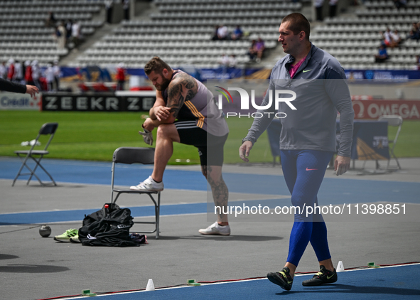 PARIS, FRANCE - JULY 08:
(L-R) Wojciech NOWICKI and Pawel FAJDEK, both Poland, compete in the Men's Hammer Throw, during the Meeting of Pari...