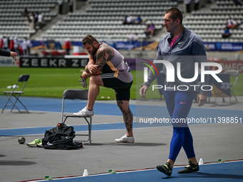 PARIS, FRANCE - JULY 08:
(L-R) Wojciech NOWICKI and Pawel FAJDEK, both Poland, compete in the Men's Hammer Throw, during the Meeting of Pari...