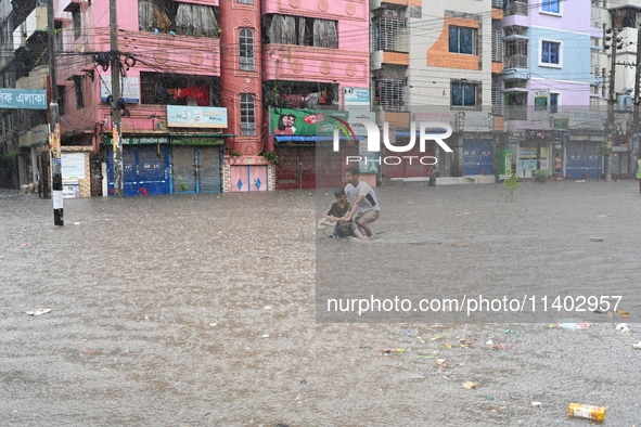 The drum of incessant rainfall woke the people of Dhaka city on Friday as a heavy monsoon shower poured down on the capital.

The rain, wh...