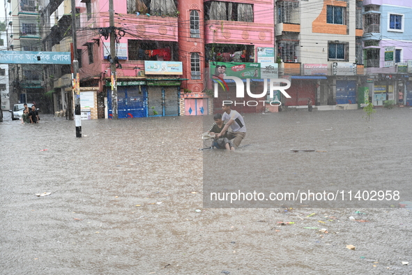 The drum of incessant rainfall woke the people of Dhaka city on Friday as a heavy monsoon shower poured down on the capital.

The rain, wh...