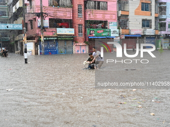 The drum of incessant rainfall woke the people of Dhaka city on Friday as a heavy monsoon shower poured down on the capital.

The rain, wh...