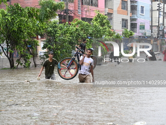 The drum of incessant rainfall woke the people of Dhaka city on Friday as a heavy monsoon shower poured down on the capital.

The rain, wh...