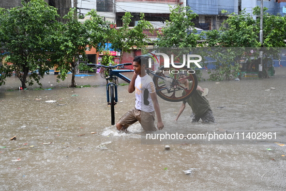 The drum of incessant rainfall woke the people of Dhaka city on Friday as a heavy monsoon shower poured down on the capital.

The rain, wh...