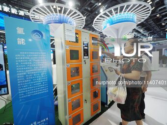 Visitors are visiting a ''smart hydrogen filling tank'' at the 26th China Beijing International Science and Technology Industry Expo in Beij...