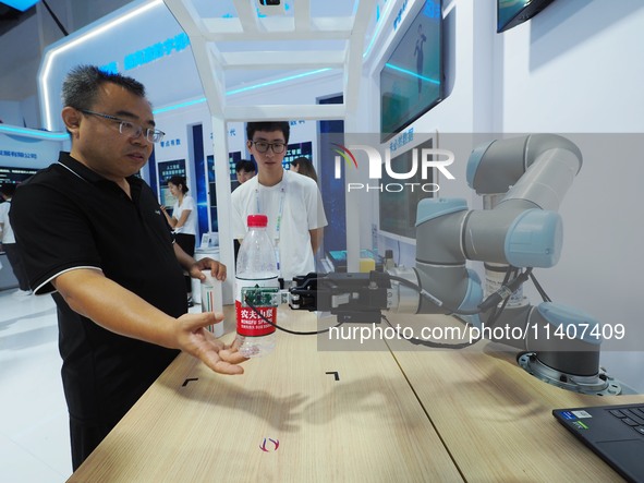 Visitors are visiting an ''adaptive grasping robot'' at the 26th China Beijing International Science and Technology Industry Expo in Beijing...