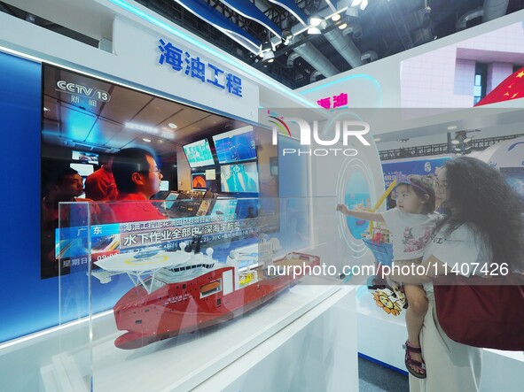 Visitors are viewing a model of ''Offshore Oil 289'' at the 26th China Beijing International Science and Technology Industry Expo in Beijing...