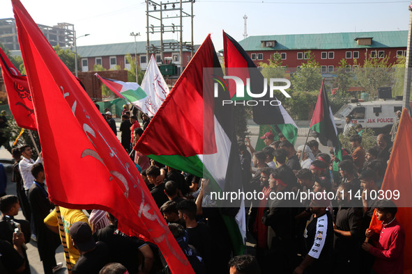 Kashmiri Shiite Muslim mourners are carrying Palestinian flags and shouting anti-Israel and anti-US slogans as they are taking part in a Muh...