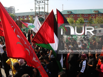 Kashmiri Shiite Muslim mourners are carrying Palestinian flags and shouting anti-Israel and anti-US slogans as they are taking part in a Muh...