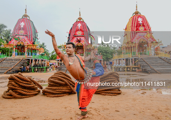  	Shree Jagannath Temple Traditional Dancers Are Seen As They Are Performing Their Traditional Dances On The Shree Jagannath Temple Ditties...