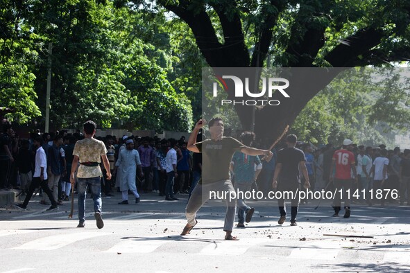  	Around 250 People Have Been Injured In A Clash Between Bangladesh Chhatra League Activists And Quota Reform Protesters At Dhaka University...