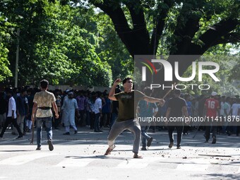  	Around 250 People Have Been Injured In A Clash Between Bangladesh Chhatra League Activists And Quota Reform Protesters At Dhaka University...