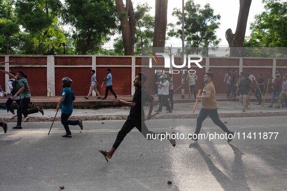  	Around 250 People Have Been Injured In A Clash Between Bangladesh Chhatra League Activists And Quota Reform Protesters At Dhaka University...